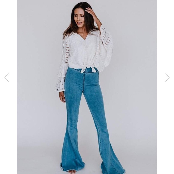 Willow Crochet Bell Sleeve- Ivory, Three Bird Nest - Picture 3 of 4